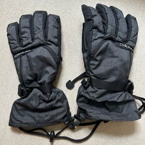 Dakine Black Insulated Winter Gloves with Adjustable Straps